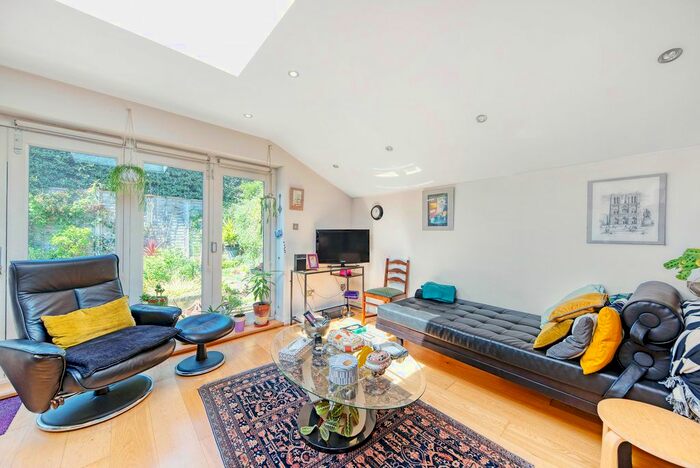 2 Bedroom Bungalow To Rent In Haven Close, London, SW19