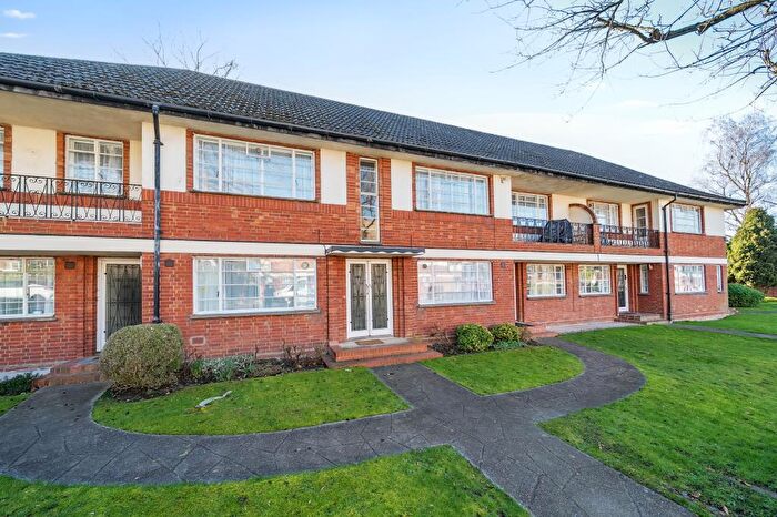 2 Bedroom Terraced House To Rent In Glenhill Close, Finchley, N3