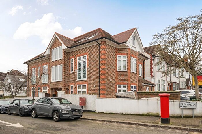 2 Bedroom Flat For Sale In Finchley Lane, Hendon, NW4