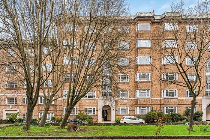 2 Bedroom Flat For Sale In Streatham High Road, London, SW16