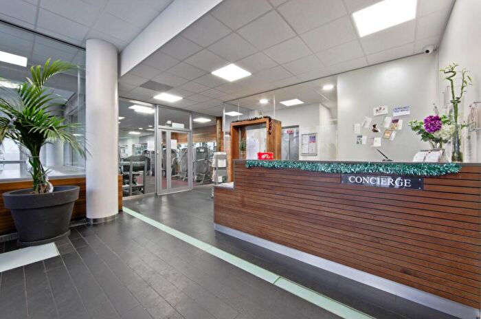 2 Bedroom Flat To Rent In Arizona Building, Deals Gateway, London, SE13