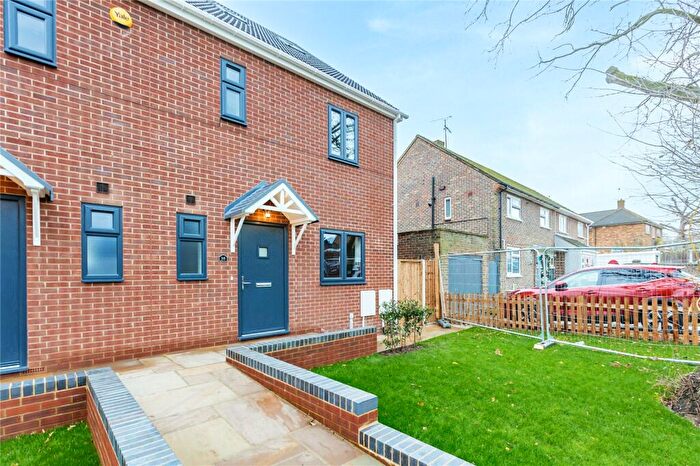 4 Bedroom End Of Terrace House For Sale In Wrexham Road, Noak Hill, RM3