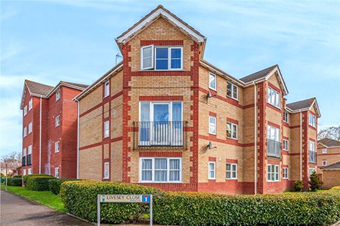 2 Bedroom Flat To Rent In Concord Court, Winery Lane, Kingston, KT1