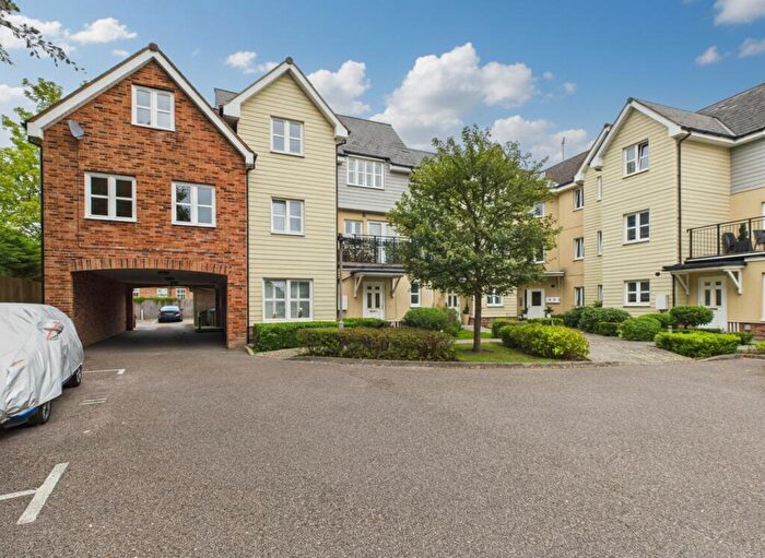 2 Bedroom Maisonette To Rent In Springfield Park Road, Horsham, RH12