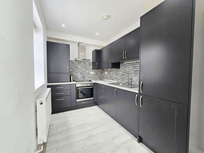 3 Bedroom Flat To Rent In Kings Road, Wimbledon, SW19