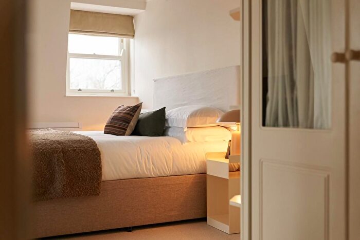 3 Bedroom Flat To Rent In Randolph Avenue, London, W9