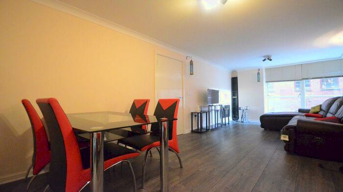 2 Bedroom Flat To Rent In Merchants Place, Reading, RG1