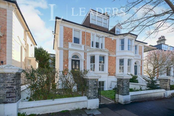 2 Bedroom Flat To Rent In Denmark Villas, Hove, BN3