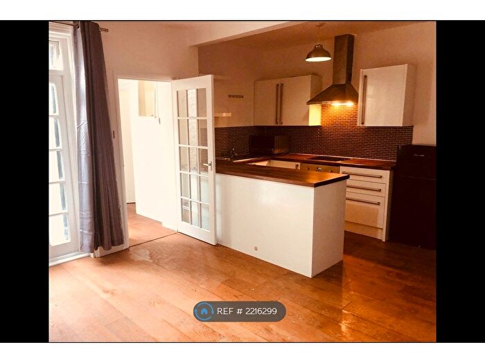 1 Bedroom Flat To Rent In Upper Rock Gardens, Brighton, BN2