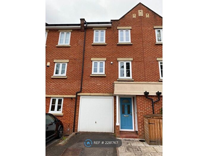 3 Bedroom Terraced House To Rent In Royal Earlswood Park, Redhill, RH1