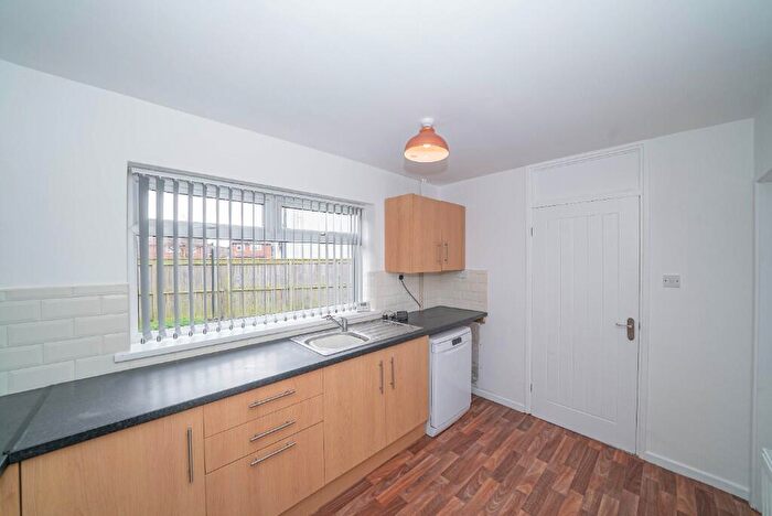 2 Bedroom End Of Terrace House To Rent In Hopedene, Leam Lane, Gateshead, Tyne And Wear, NE10
