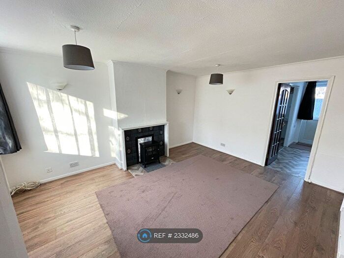 3 Bedroom Maisonette To Rent In Lambscote Close, Solihull, B90