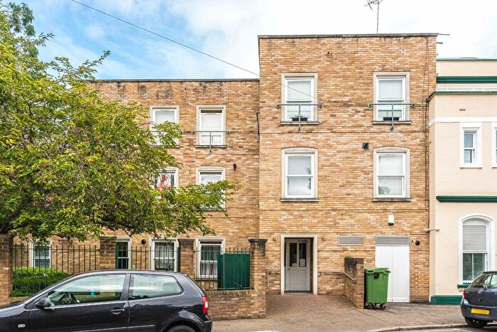 2 Bedroom Flat To Rent In Queens Road, Twickenham, TW1