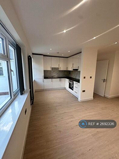 2 Bedroom Flat To Rent In Northcote, Pinner, HA5