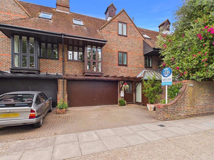 3 Bedroom House For Sale In Hampton Court Road, East Molesey, KT8