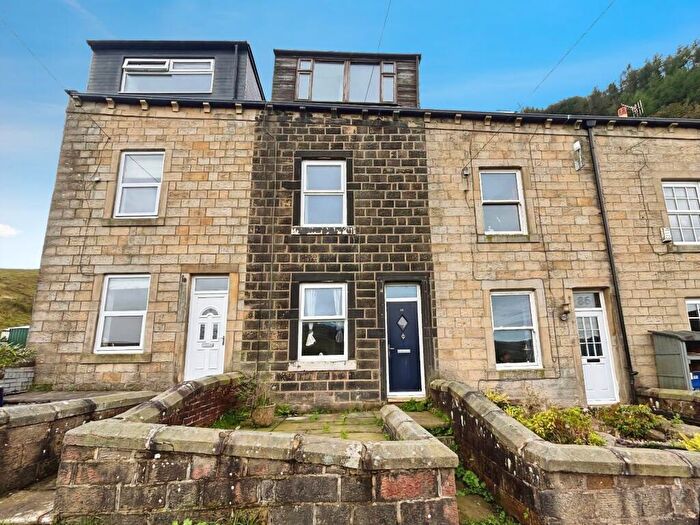 3 Bedroom Terraced House For Sale In Carr Road, Todmorden, OL14