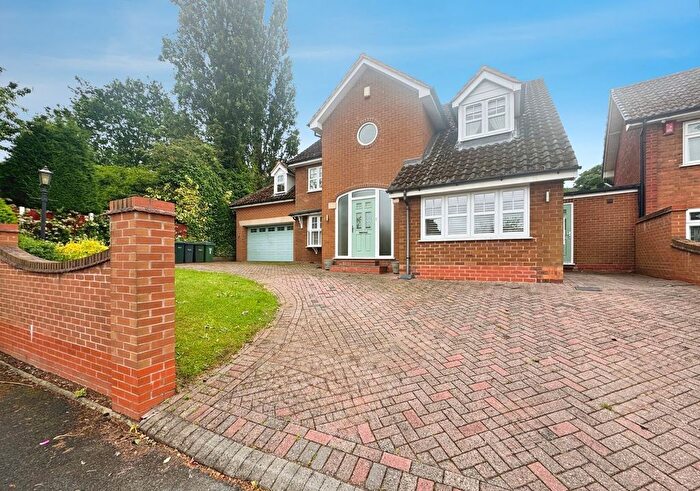 4 Bedroom Detached House For Sale In Cottesmore Close, West Bromwich, B71