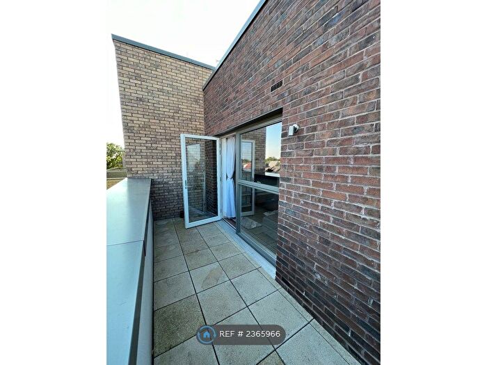 1 Bedroom Flat To Rent In Gerrard Court, Hounslow, TW3