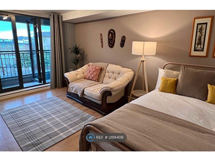 2 Bedroom Flat To Rent In Cottage Road, London, N7