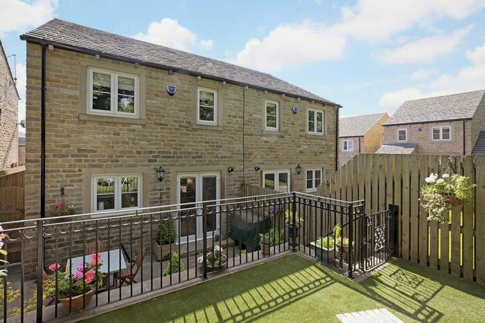 3 Bedroom Semi-Detached House For Sale In Moor Croft, Addingham, Ilkley, LS29