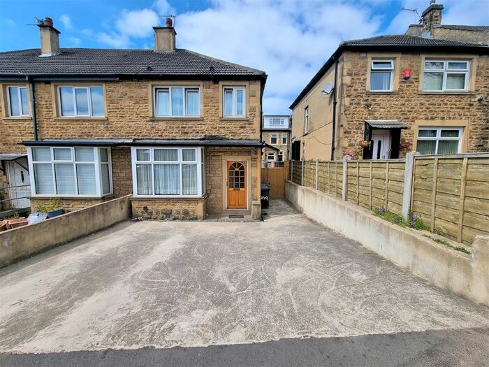 2 Bedroom End Of Terrace House To Rent In Upper Woodlands Road, Bradford, BD8