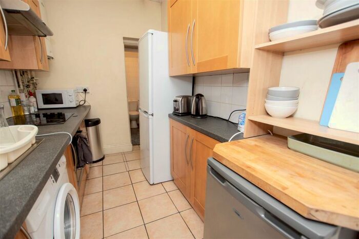 5 Bedroom House To Rent In Warwards Lane, Birmingham, B29