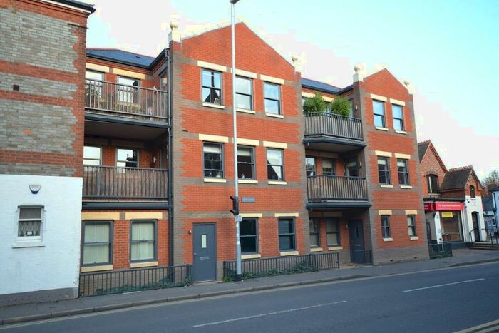 2 Bedroom Apartment To Rent In Carlingford House, Gosbrook Road, Caversham, Reading, RG4