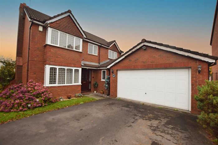 4 Bedroom Detached House For Sale In Walsingham Avenue, Alkrington, Middleton, M24