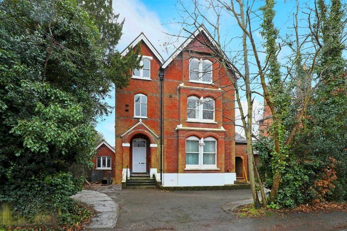 2 Bedroom Flat To Rent In Lingfield Road, London, SW19