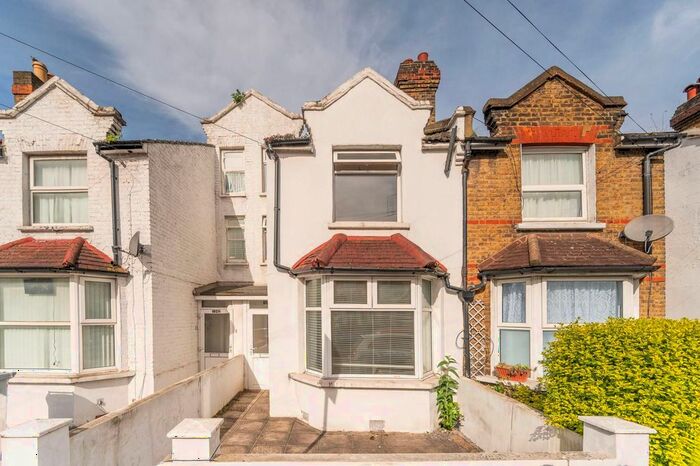 4 Bedroom End Of Terrace House To Rent In Bensham Lane, Thornton Heath, CR7