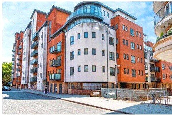 2 Bedroom Apartment For Sale In Orchard Place, Southampton, Hampshire, SO14