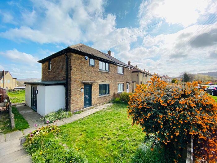 3 Bedroom Semi-Detached House To Rent In Airedale Avenue, Bingley, BD16