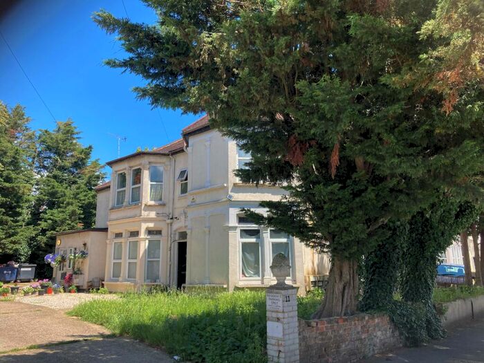 Studio To Rent In Southend On Sea, Essex, SS2