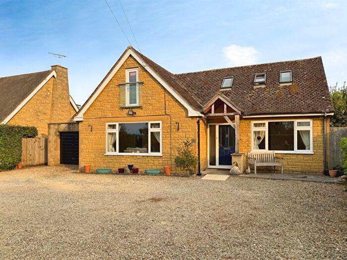 3 Bedroom Detached Bungalow For Sale In Campden Road, Shipston-On-Stour, CV36
