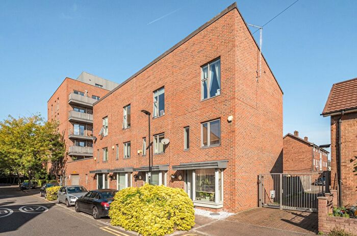 3 Bedroom Terraced House For Sale In Charford Road, London, E16