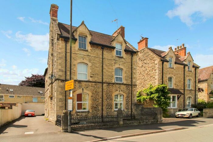 1 Bedroom Flat To Rent In Victoria Road, Cirencester, GL7