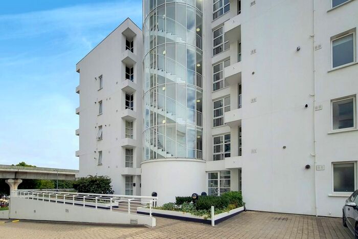 1 Bedroom Flat To Rent In Barrier Point, Royal Docks, London, E16