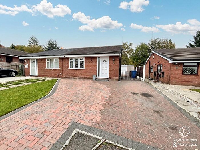 2 Bedroom Semi-Detached Bungalow For Sale In Daffodil Close, Rochdale, OL12