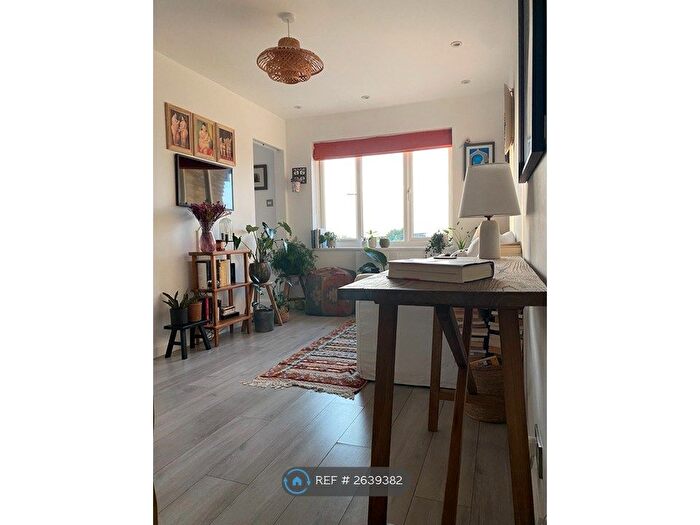 1 Bedroom Flat To Rent In Campbell Close, London, SW16