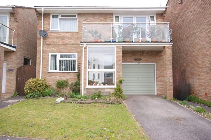 3 Bedroom Detached House For Sale In Henbury Rise, Corfe Mullen, Wimborne, BH21