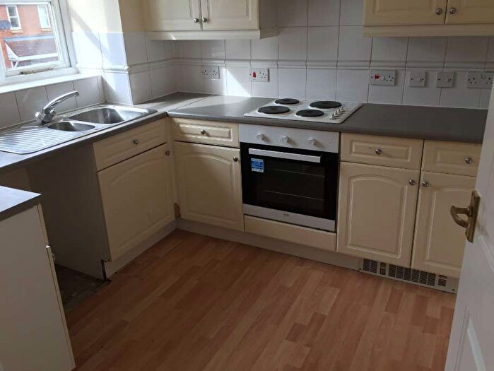 2 Bedroom Flat To Rent In Jacobs Oak, Ashford, TN24