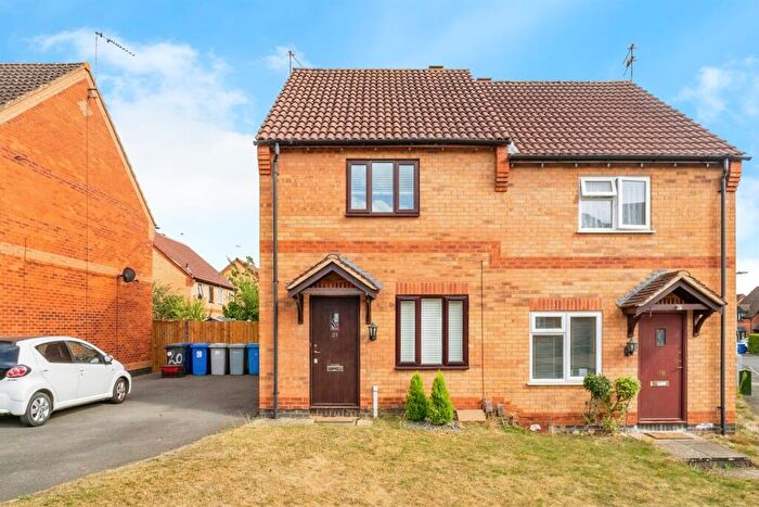2 Bedroom Semi-Detached House For Sale In Carsington Close, Kettering, NN16