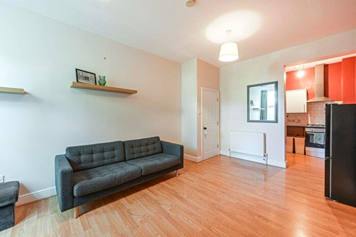 1 Bedroom Flat To Rent In Camberwell, Camberwell, London, SE5