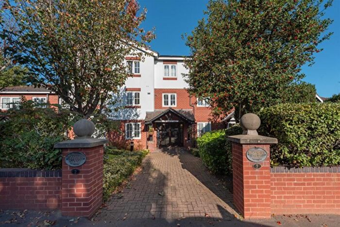 1 Bedroom Flat For Sale In Avenue Road, London, N14