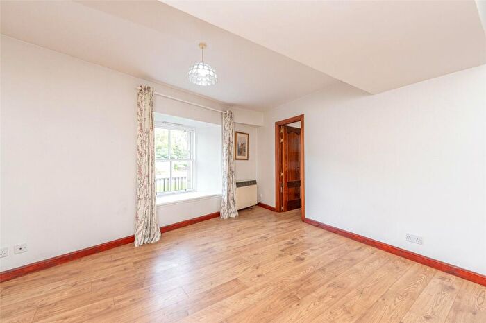 2 Bedroom Flat For Sale In / Johns Place, Edinburgh, EH6