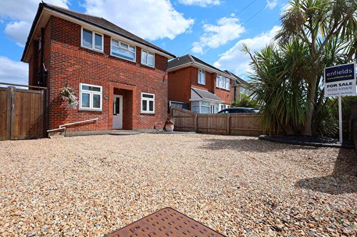 3 Bedroom Detached House For Sale In Leybourne Avenue, Bournemouth, BH10
