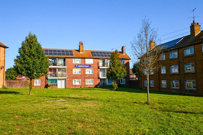 Flat To Rent In Etchingham Road, Eastbourne, BN23