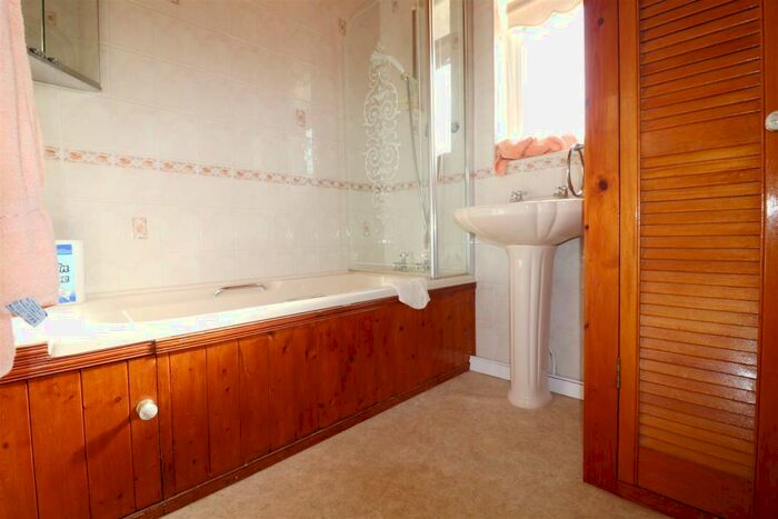 3 Bedroom Link Detached House To Rent In Long Lane, Grays, RM16