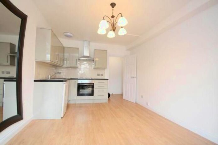 Studio To Rent In Nevern Place, London, SW5