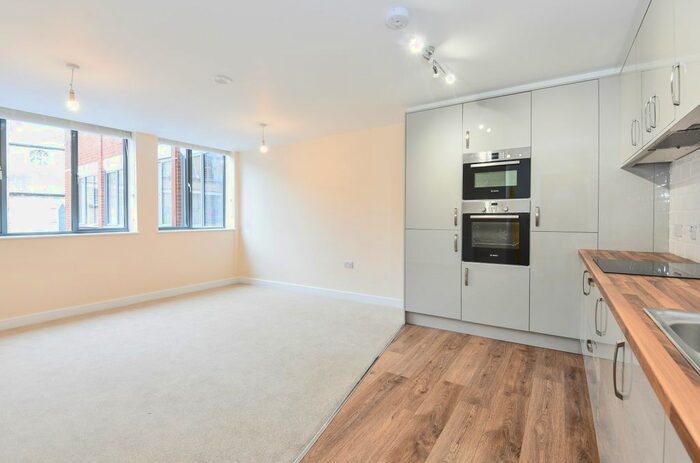 2 Bedroom Flat To Rent In The Chestnuts, Southgate Street, Gloucester, GL1